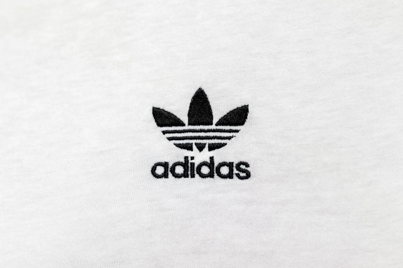 logotipo profesional.
logo Adidas. 