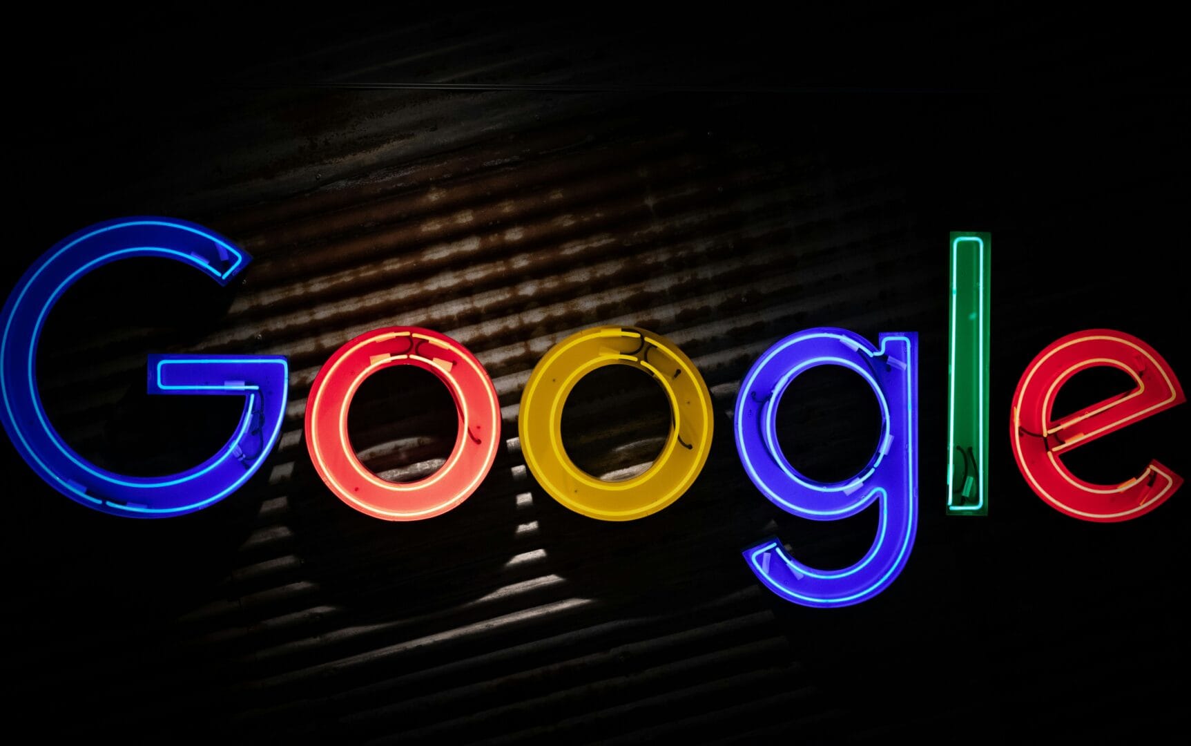 Google es uno de los logotipos con mas fuerza en la red practico moderno y simple